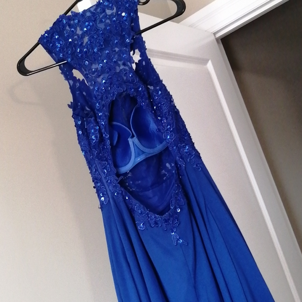 Dress - Picture 3 of 3